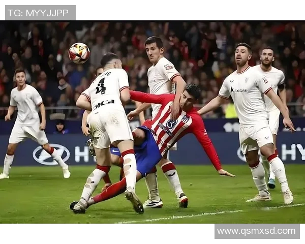 足球明星父亲遭遇抢劫惊险瞬间视频曝光引发广泛关注与讨论 足球明星父亲遭遇抢劫惊险瞬间视频曝光引发广泛关注与讨论